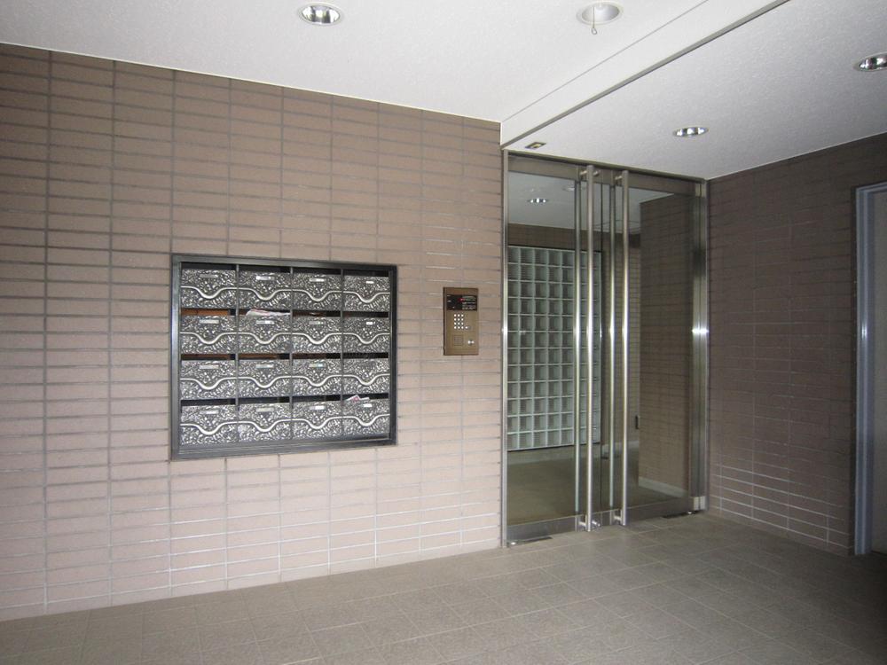 Entrance. Common areas