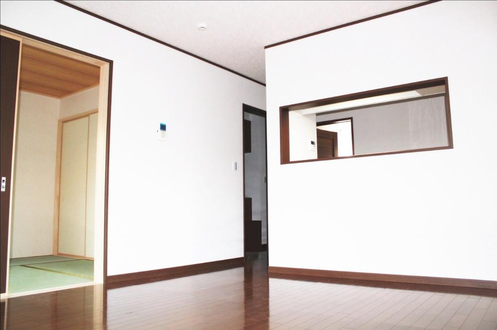 Same specifications photos (living). Living example of construction (same specifications)