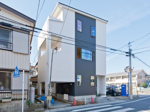 Local appearance photo. Bracken Station 12 mins