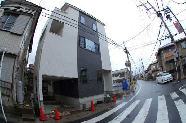 Local photos, including front road. 7.3m road surface