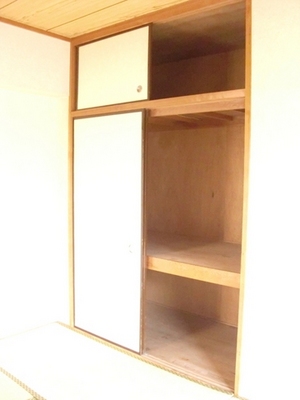 Receipt. There is a closet of the upper closet with (^^)