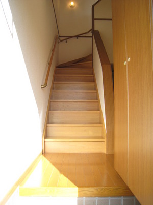 Entrance. Welcome back open the front door and is this image