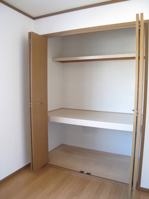 Receipt. 6 Pledge of Western-style storage space