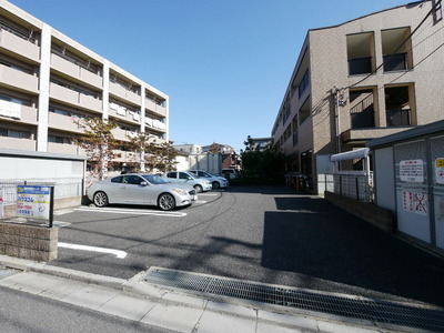 Other. 10m to the parking lot (Other)