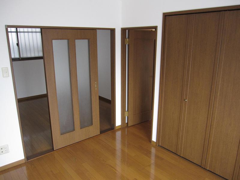 Living and room. Joinery looks better woodgrain.