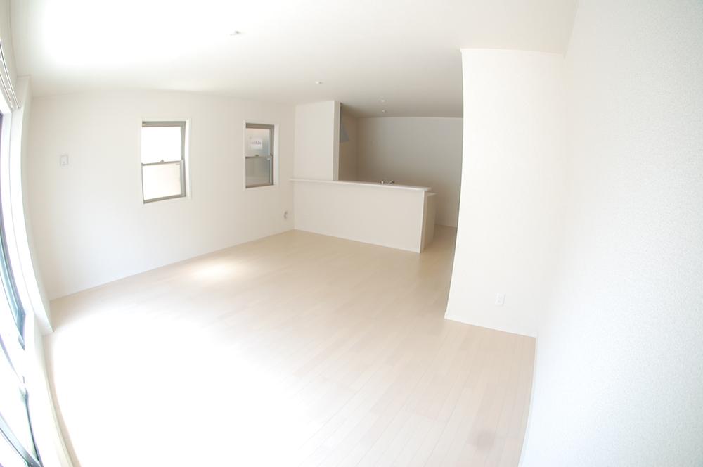 Living. Spacious living room