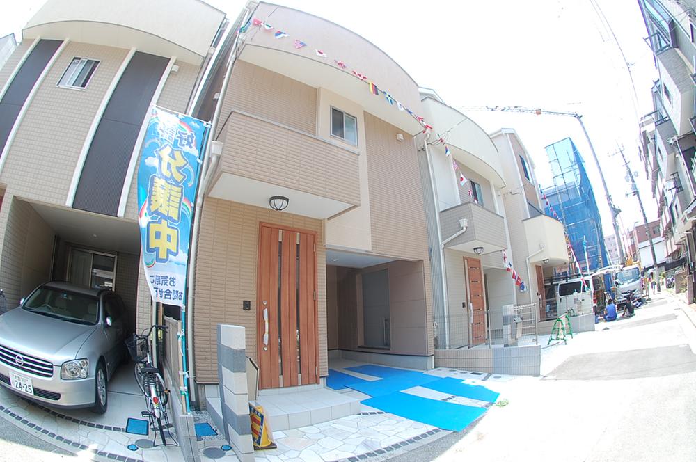 Local photos, including front road. Public road surface