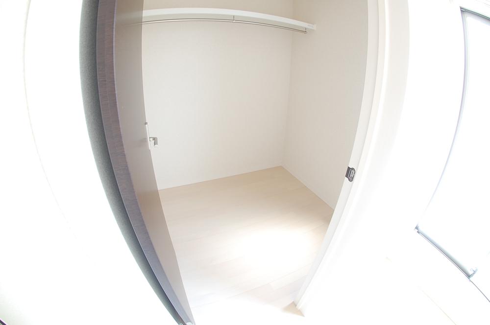 Receipt. Walk-in closet (3 Building)