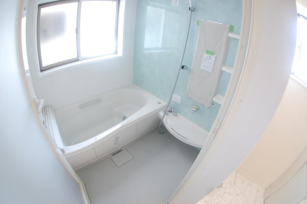 Bathroom. Spacious 1 tsubo bus