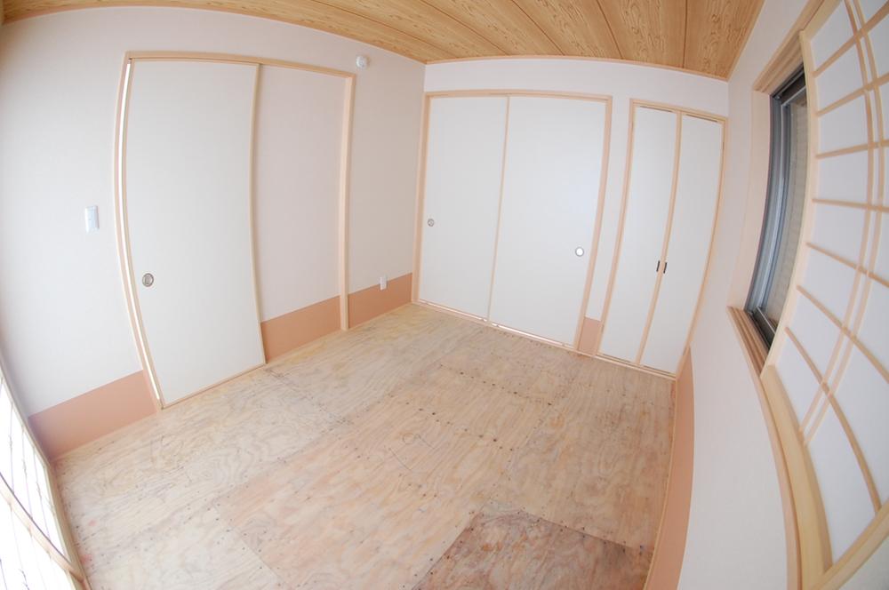 Non-living room. Japanese-style room that can also be used as a guest room