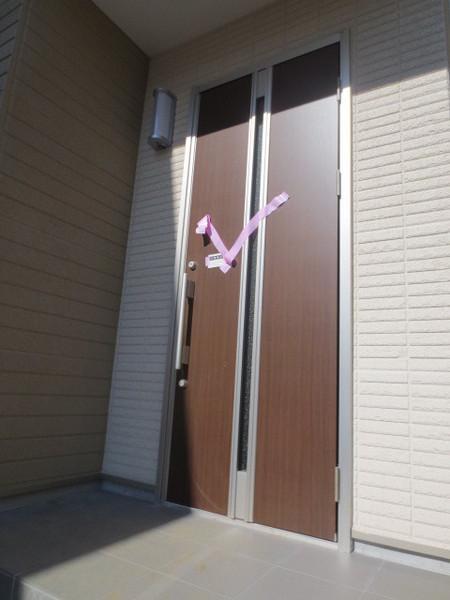 Entrance. Crime prevention measures already entrance door