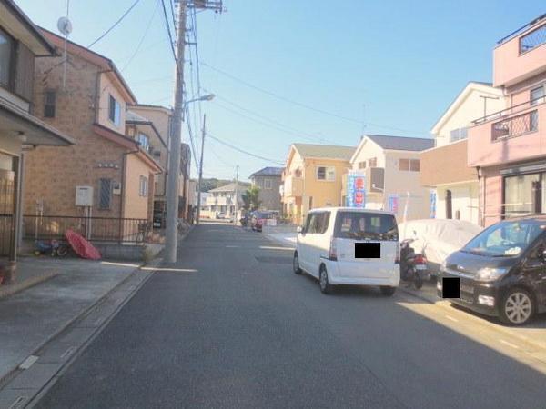 Local photos, including front road. Leisurely Spacious in 6m road