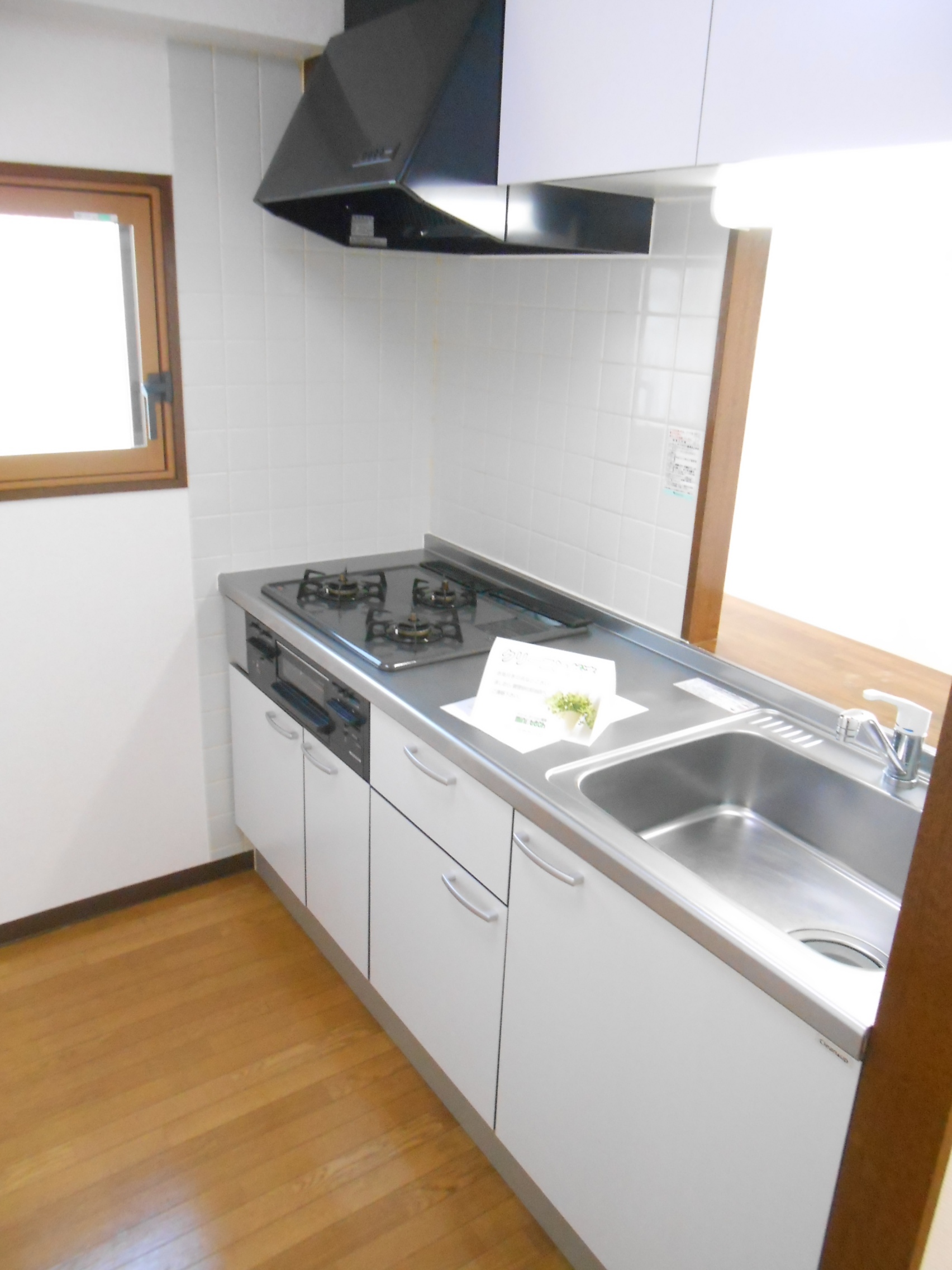 Kitchen. Popularity of gas three-necked system Kitchen