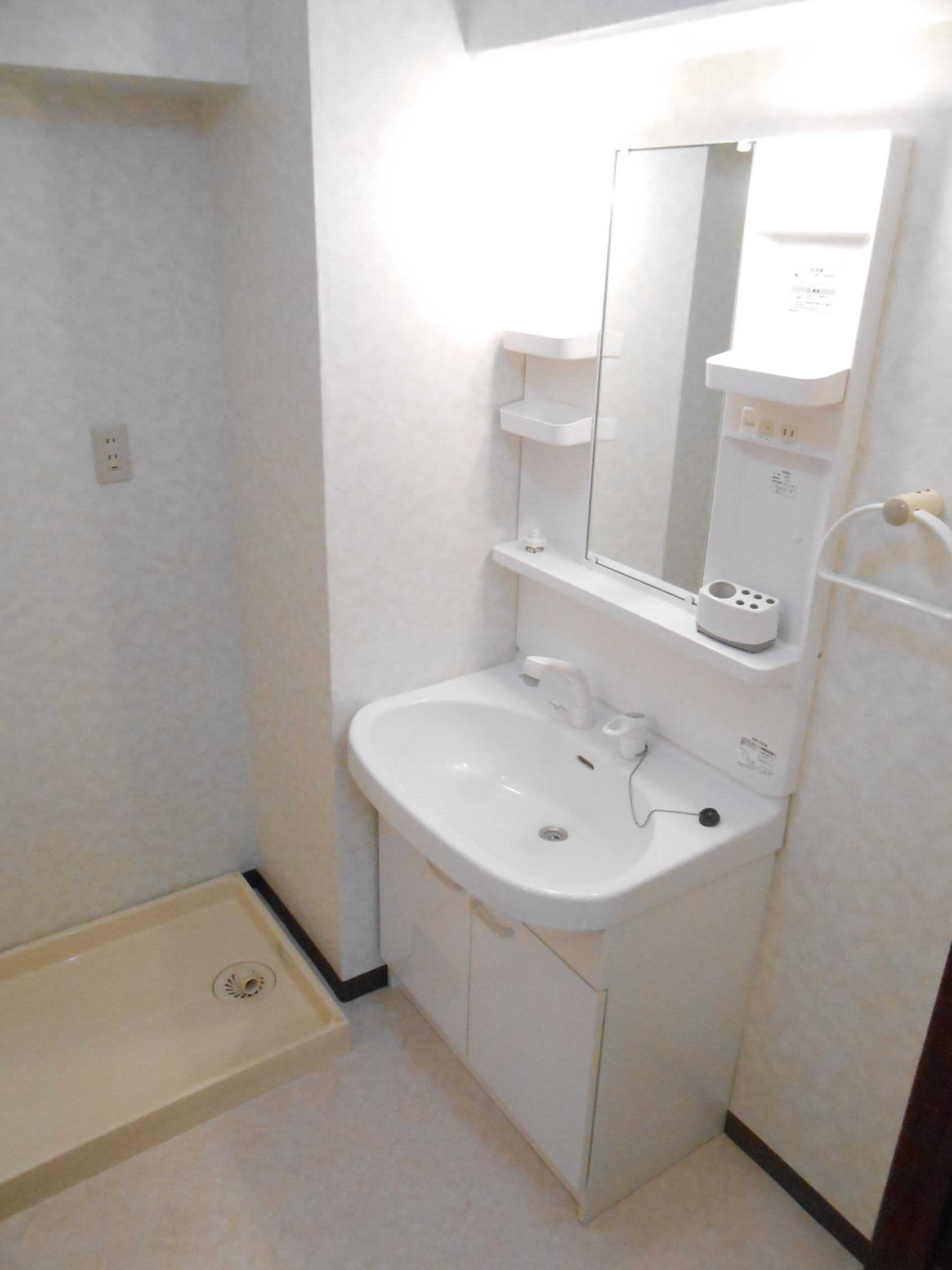 Washroom. Popular independent basin dressing room