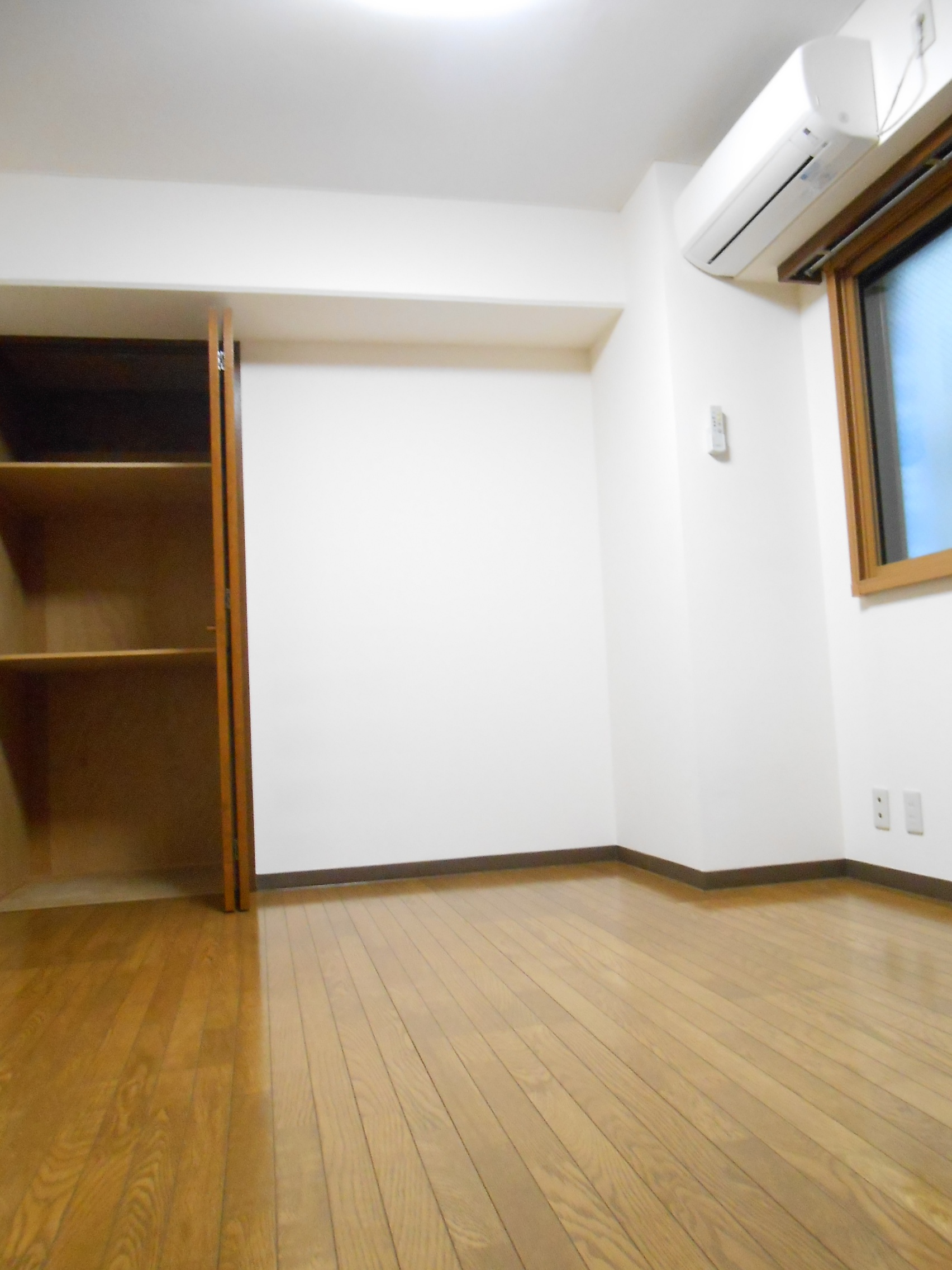 Other room space. 6 tatami of Western-style