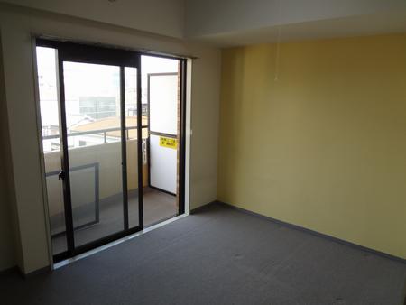 Living and room. It sounds hard floors of carpeted downstairs