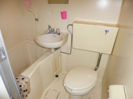 Bath. It is a beautiful 3-point unit bus