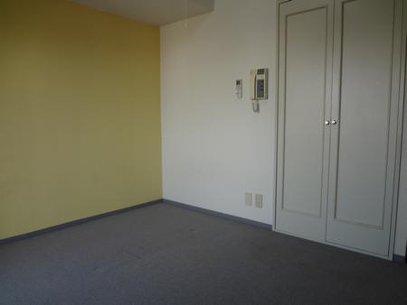 Living and room. Yellow accents cross is fashionable ☆