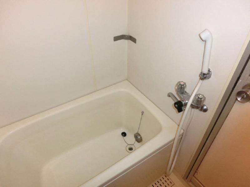 Bath. Is a bathtub with reheating