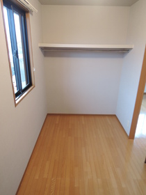 Living and room. Walk-in closet