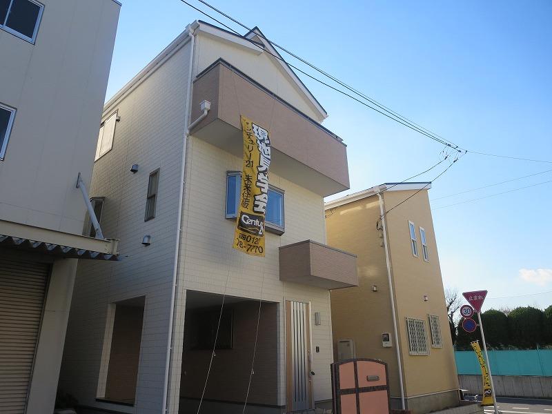 Local appearance photo. Local (12 May 2013) Shooting