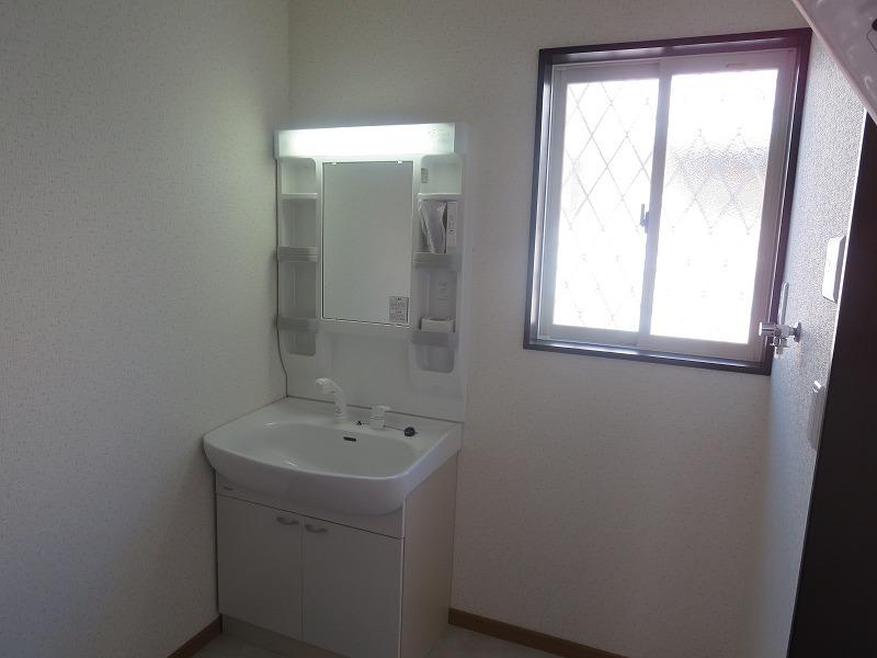 Wash basin, toilet. Indoor (12 May 2013) Shooting