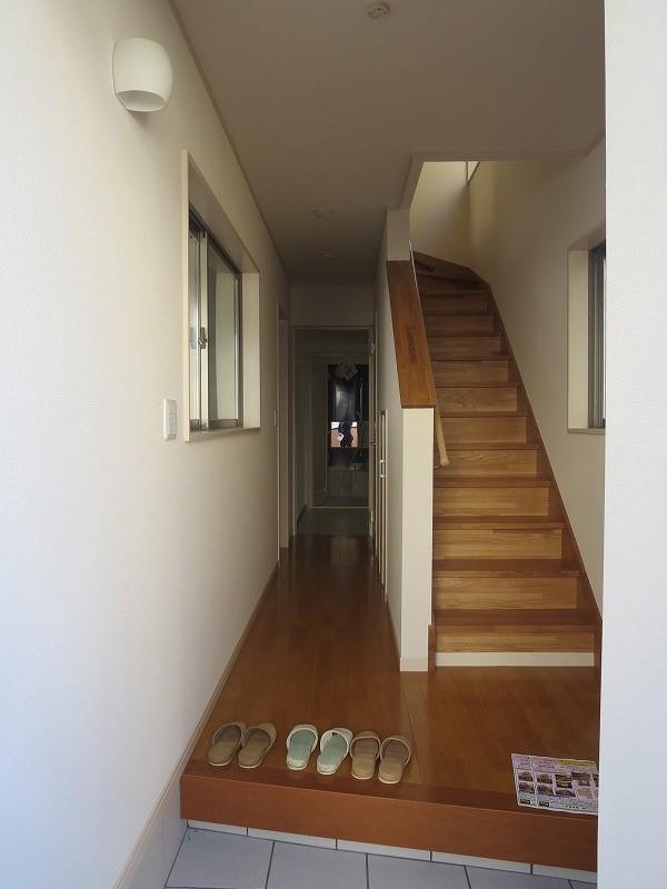 Entrance. Local (12 May 2013) Shooting