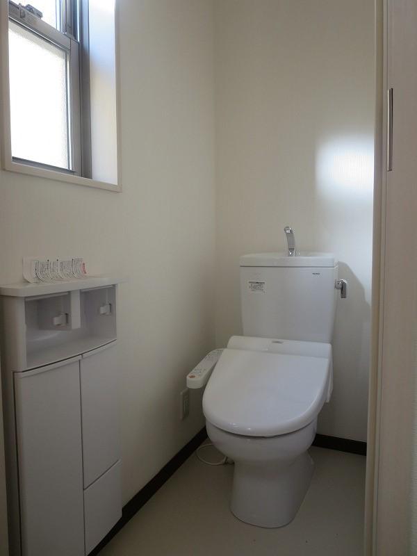 Toilet. Indoor (12 May 2013) Shooting