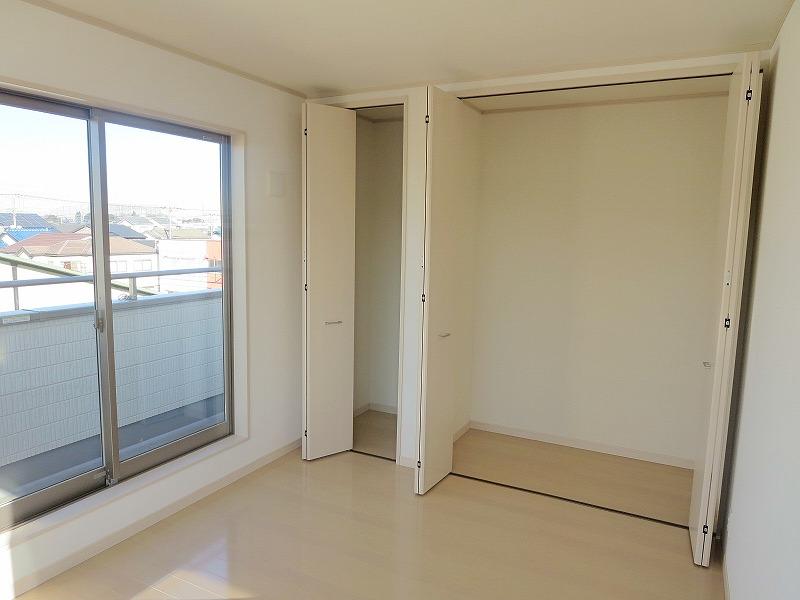 Non-living room. Indoor (12 May 2013) Shooting