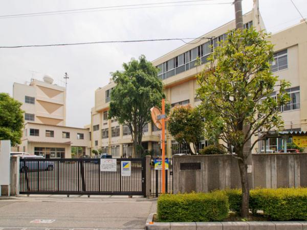 Primary school. 900m Kawaguchi Municipal Dec. field elementary school to elementary school