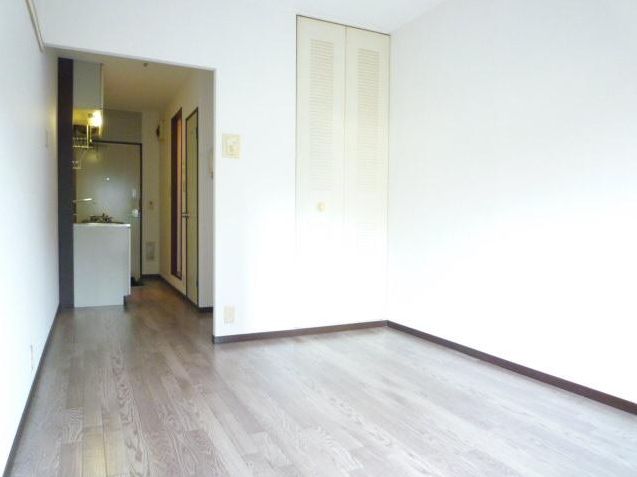 Living and room. Separate reference is a picture