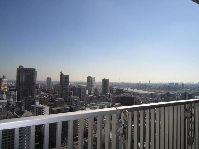View photos from the dwelling unit. View from the site (November 2013) Shooting