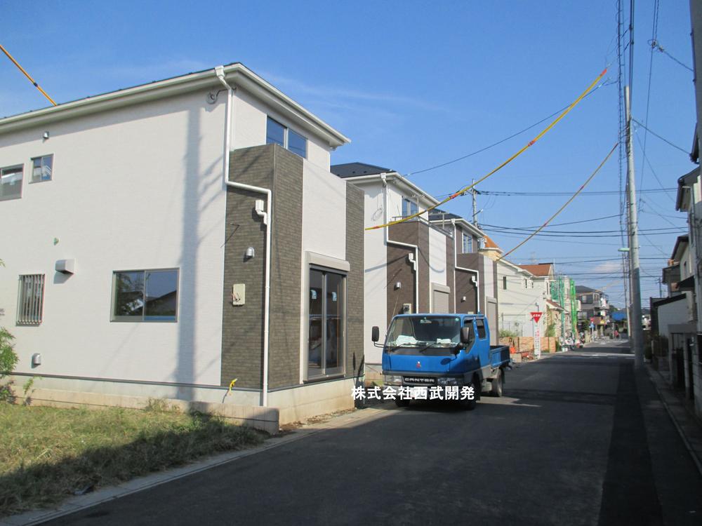 Local photos, including front road. Local (11 May 2013) Shooting