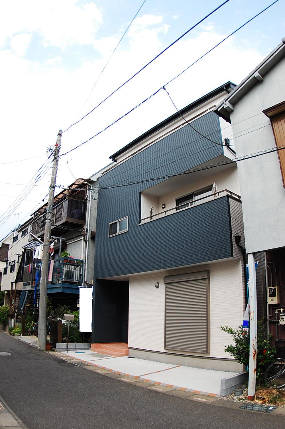 Local appearance photo. A quiet residential area