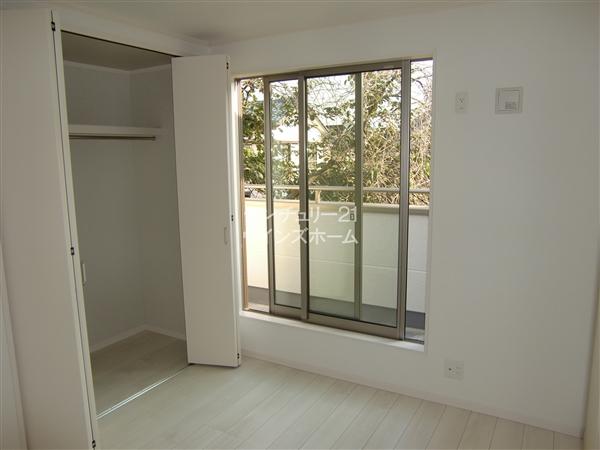 Non-living room. 6 Building Western style room All room is with storage