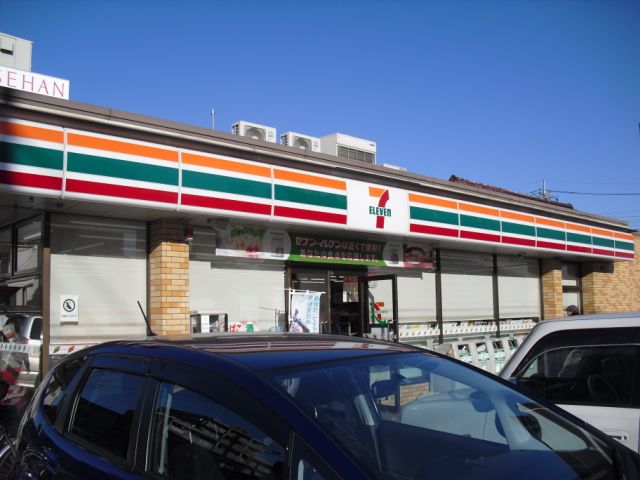 Convenience store. 370m to Seven-Eleven (convenience store)