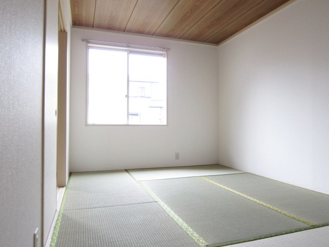 Living and room. Japanese-style room, Western-style does not have a difference in level