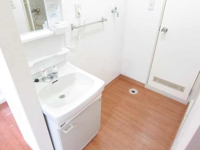 Washroom. There yard indoor washing machine