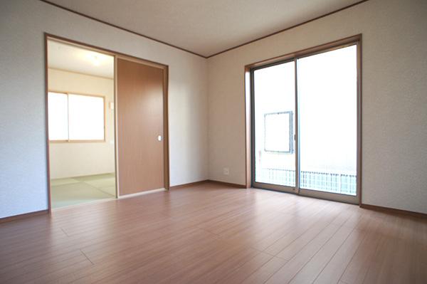 Living. Time also increases likely relaxation of LDK room of family reunion (12 May 2013) Shooting Building 2