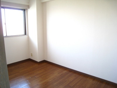 Living and room. Please in the bedroom ☆