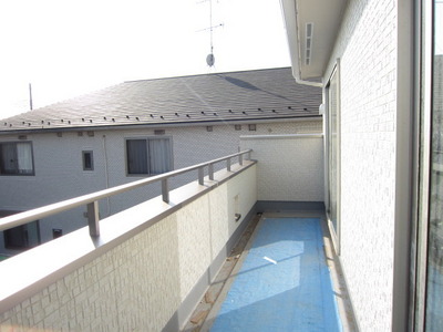 Balcony. South balcony! Sunny