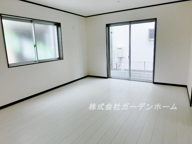 Model house photo. ■ Spacious 18 Pledge of bright living room. Clear of the floor plan boasts. In the shopping environment was also enhanced living environment, I am glad location ■