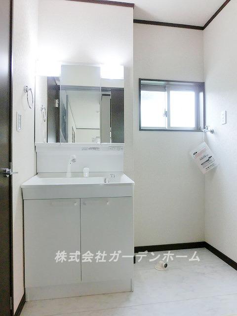 Model house photo. ■ Spacious 18 Pledge of bright living room. Clear of the floor plan boasts. In the shopping environment was also enhanced living environment, I am glad location ■