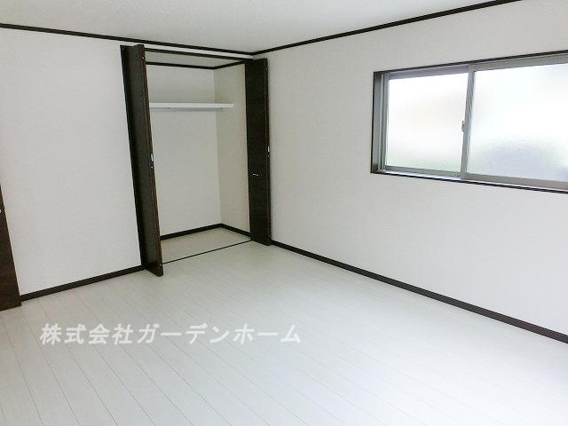 Model house photo. ■ Spacious 18 Pledge of bright living room. Clear of the floor plan boasts. In the shopping environment was also enhanced living environment, I am glad location ■