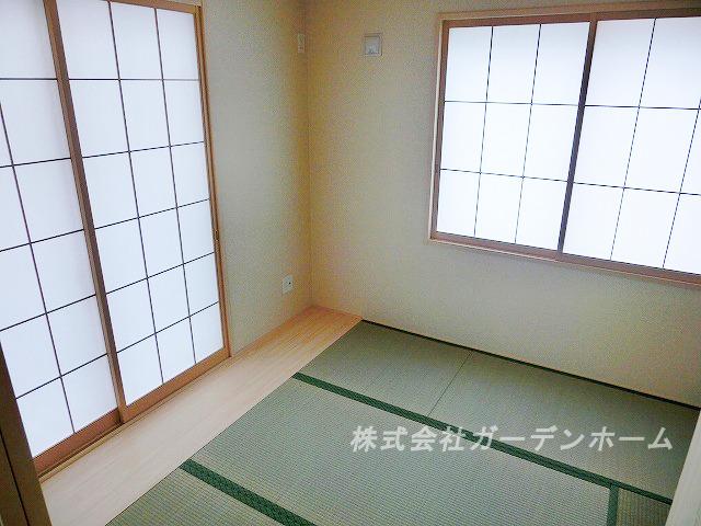 Model house photo. ■ Spacious 18 Pledge of bright living room. Clear of the floor plan boasts. In the shopping environment was also enhanced living environment, I am glad location ■