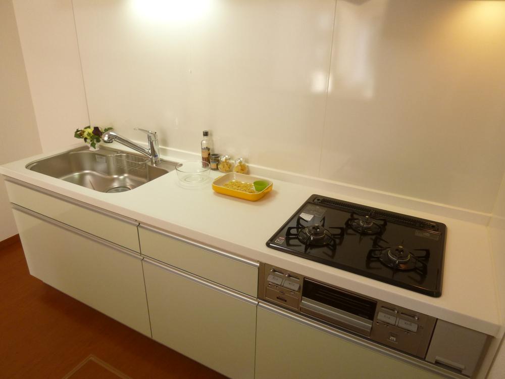 Same specifications photo (kitchen). 3-burner stove in the kitchen