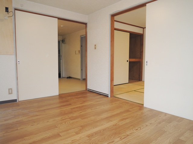 Living and room. Separate reference is a picture