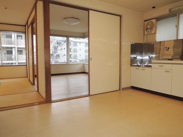 Living and room. Separate reference is a picture