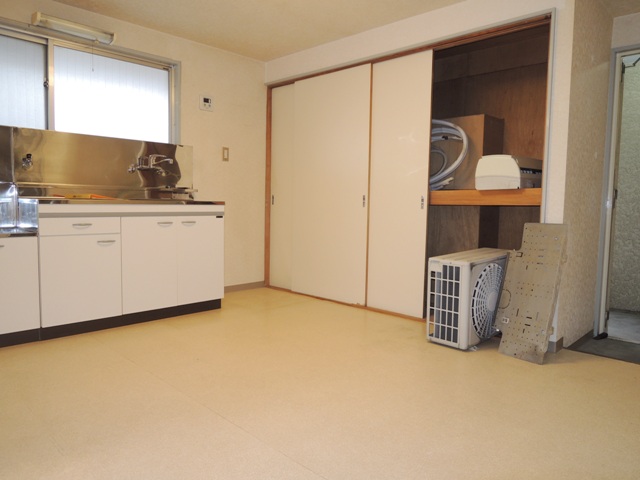 Living and room. Separate reference is a picture