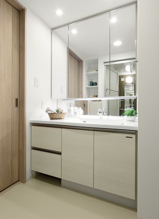 Directions to the model room (a word from the person in charge)